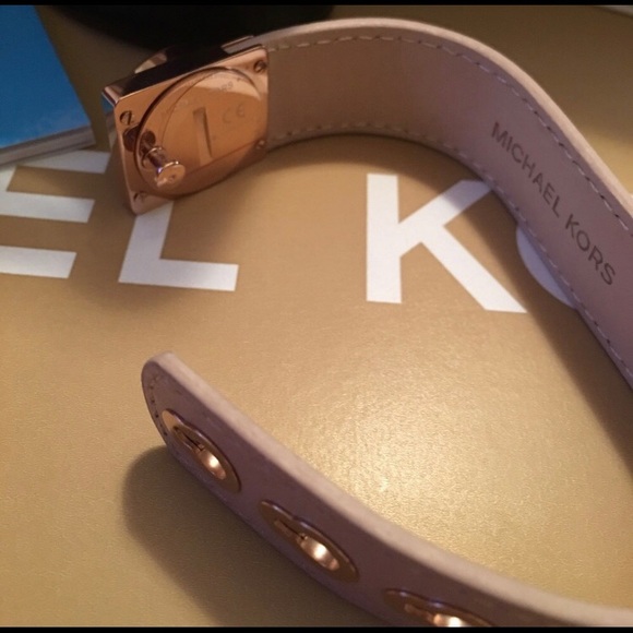 Michael Kors Activity Tracker - Picture 6 of 8